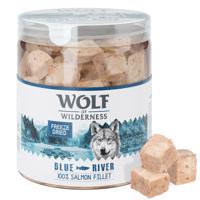 Wolf of Wilderness - mrazom sušený prémiový snack - Blue River - losos (70 g)